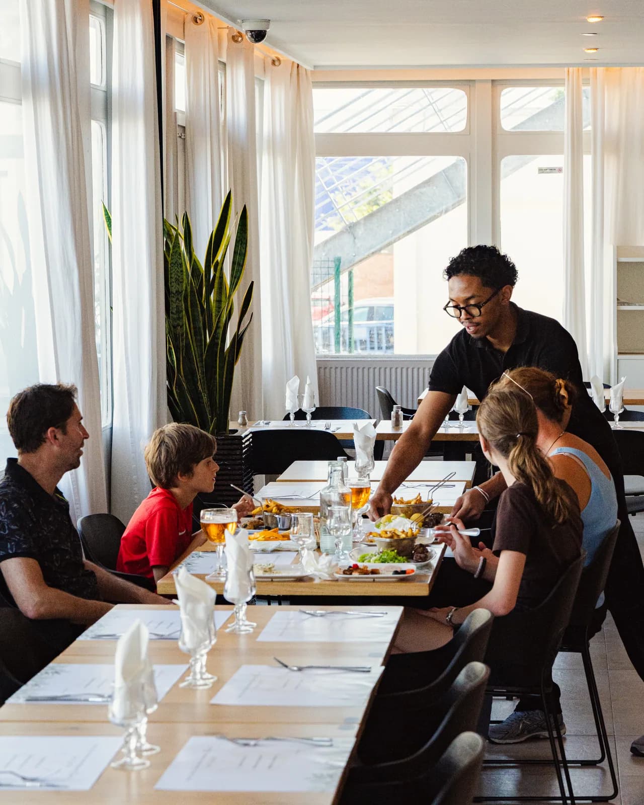 Service en salle au Restaurant Le Sénia